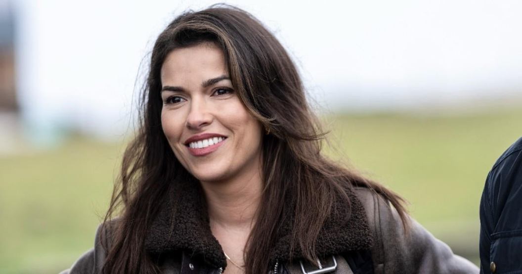 tracker-sofia-pernas-cbs.jpg