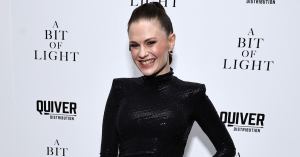 Anna Paquin Raises Health Questions After Walking Red Carpet With Cane