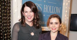 Mae Whitman Reveals Pregnancy With Help From ‘Parenthood’ TV Mom Lauren Graham