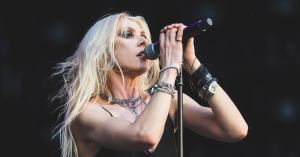 Actress and Rockstar Taylor Momsen Bitten by Bat During Concert