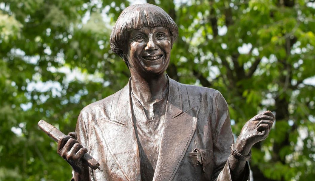 Victoria Wood statue