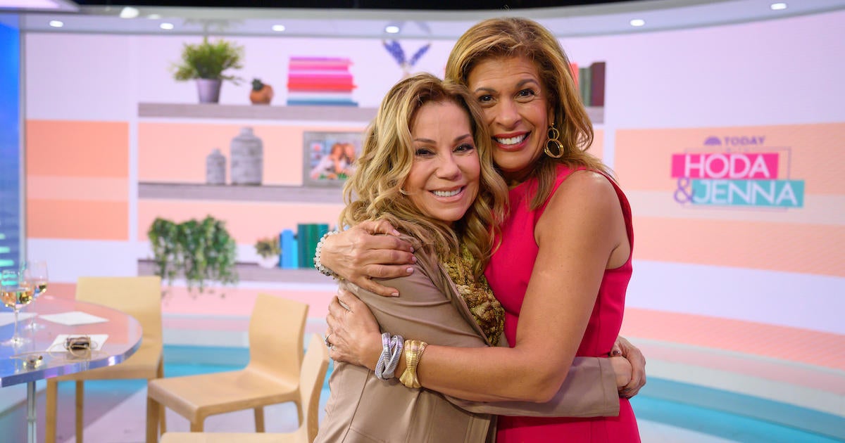 Kathie Lee Griffin Surprises Hoda Kotb on Her Final Day of ‘Today’