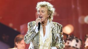 Rod Stewart Falls Ill