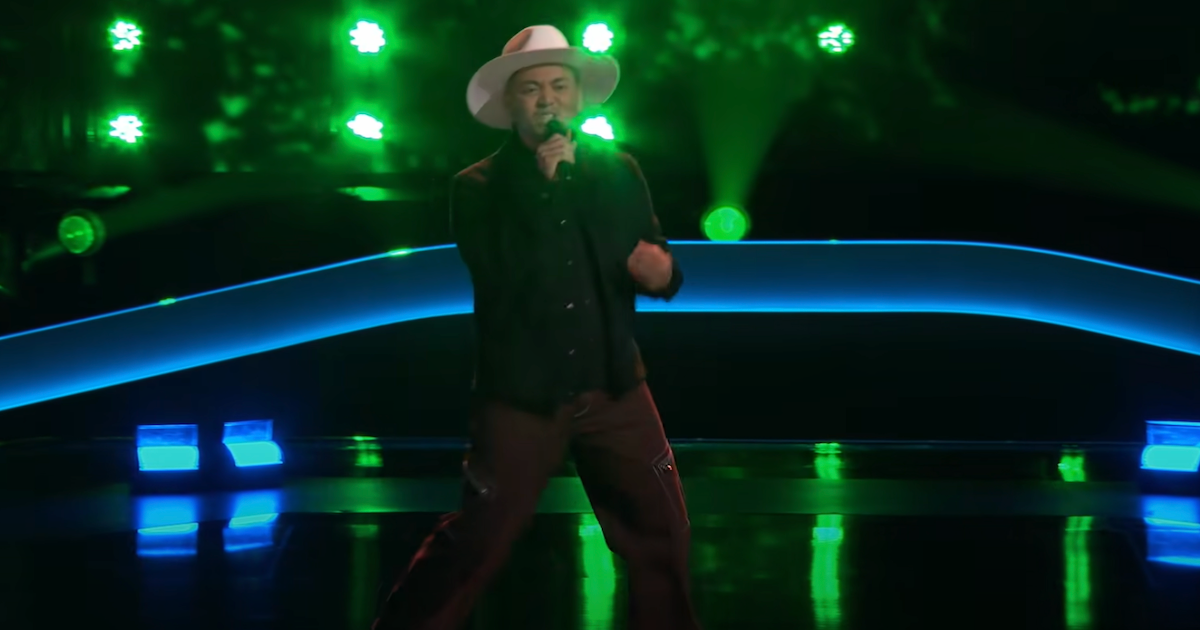 'The Voice' Contestant Earns FourChair Turn Within Seconds Watch Sofronio Vasquez's Blind