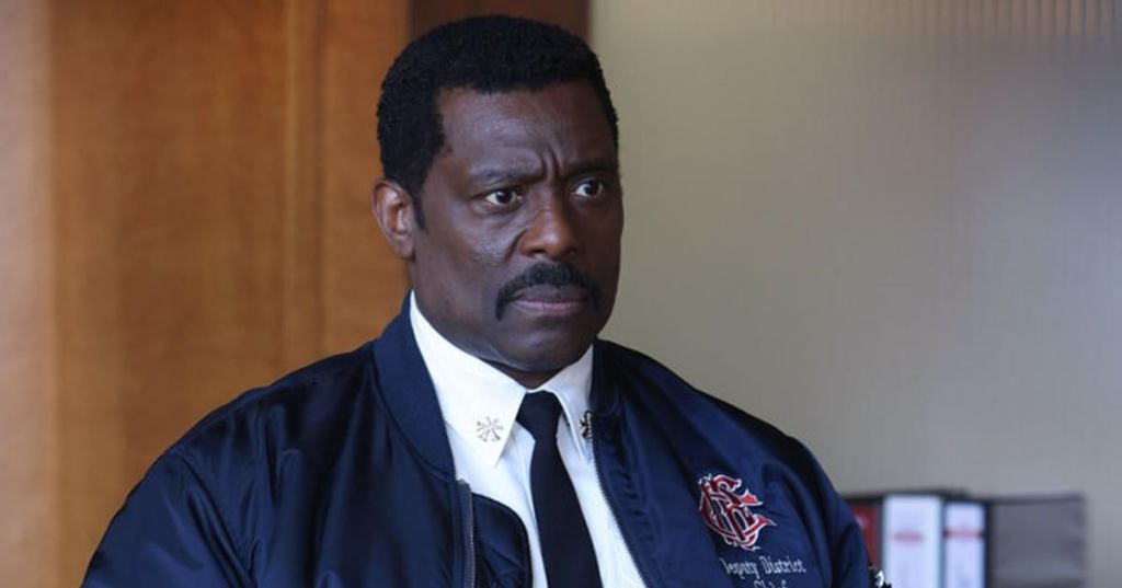 chicago-fire-all-the-dark-eamonn-walker-nbc.jpg