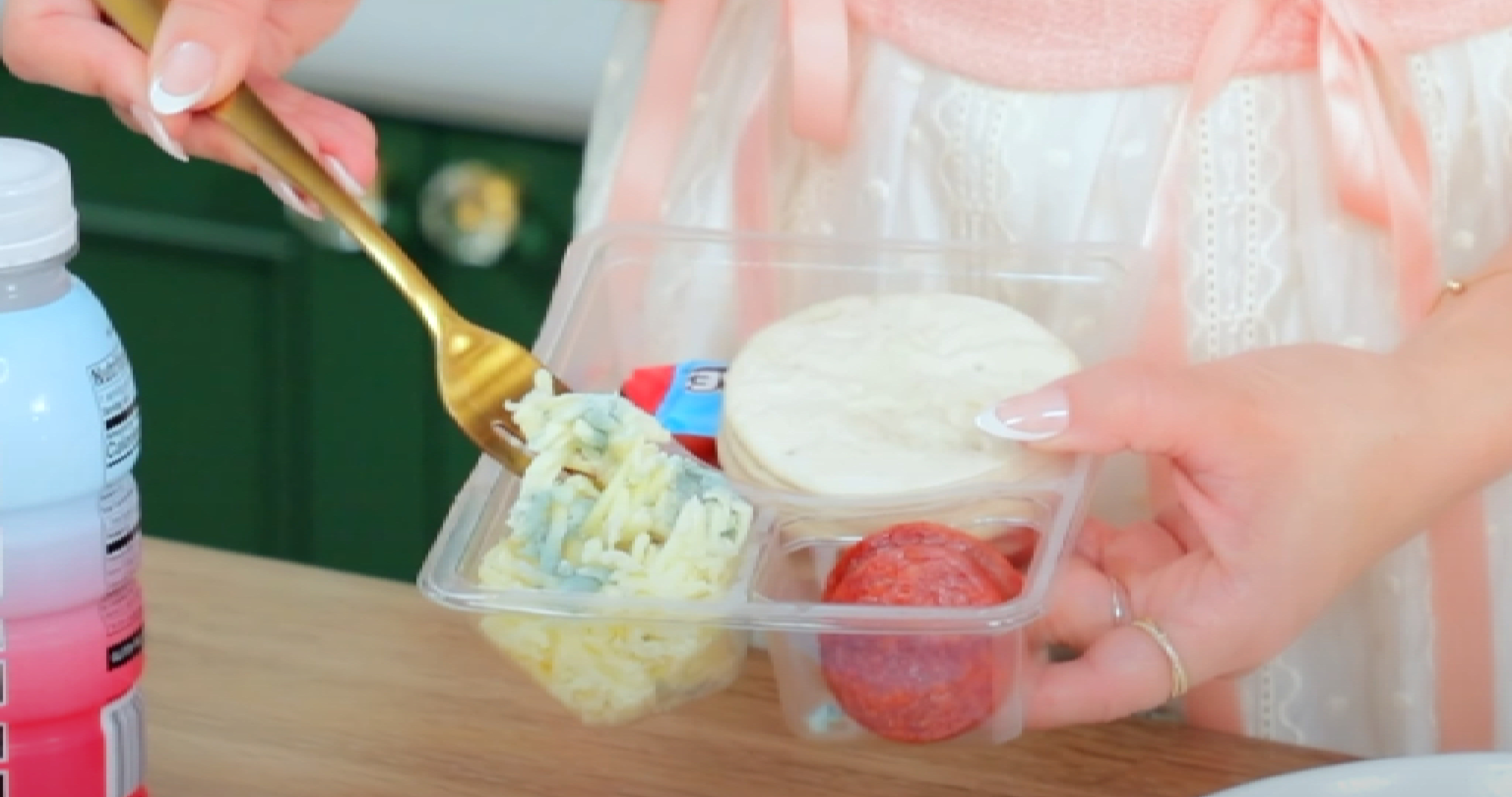 Mold Discovered in Lunchly During Rosanna Pansino's Review - PopCulture