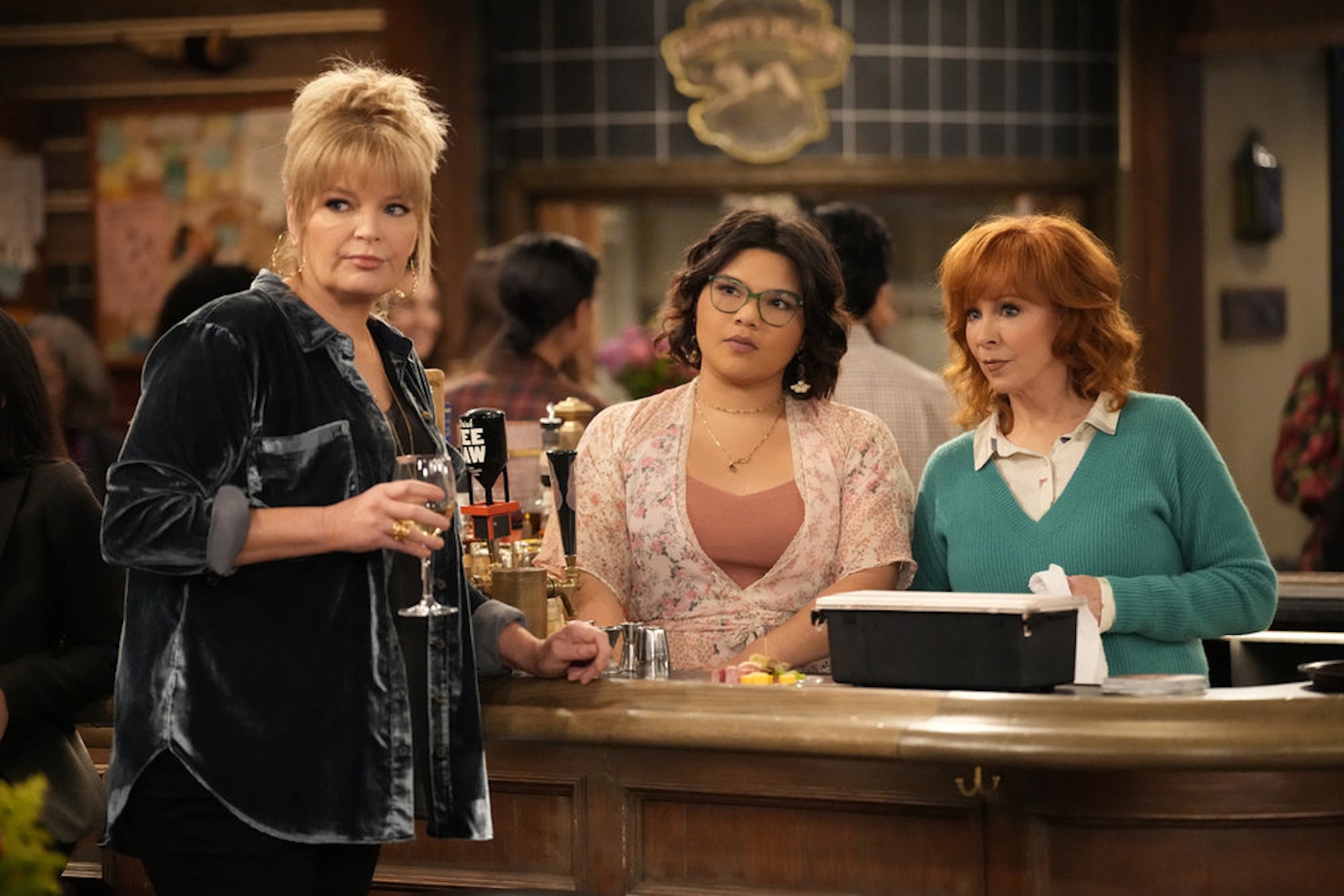 Reba McEntire Gets Great News on Additional 'Happy's Place' Episodes - PopCulture.com