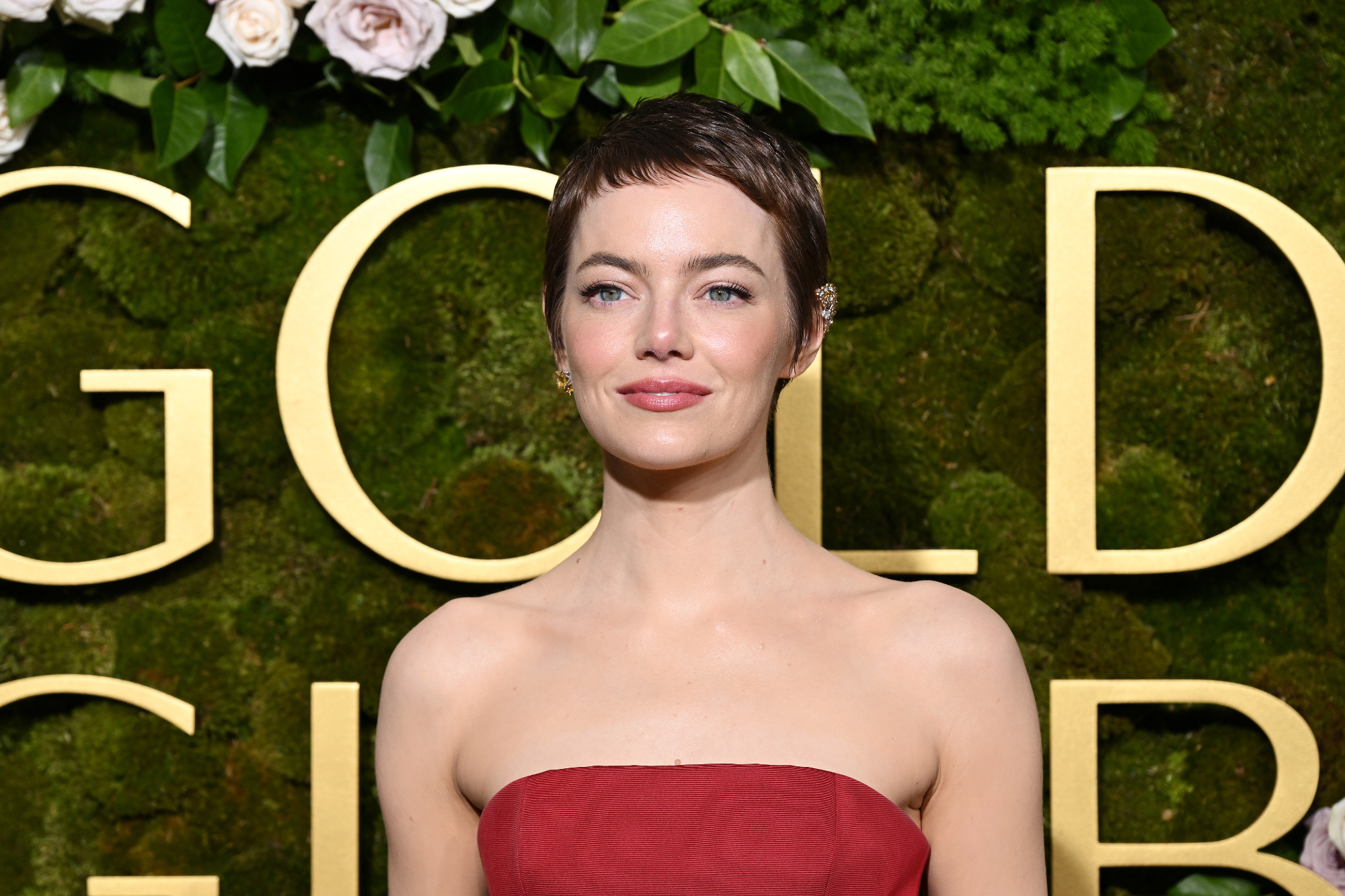 Emma Stone Chops Off Hair, Debuts Pixie Cut At Golden Globes 