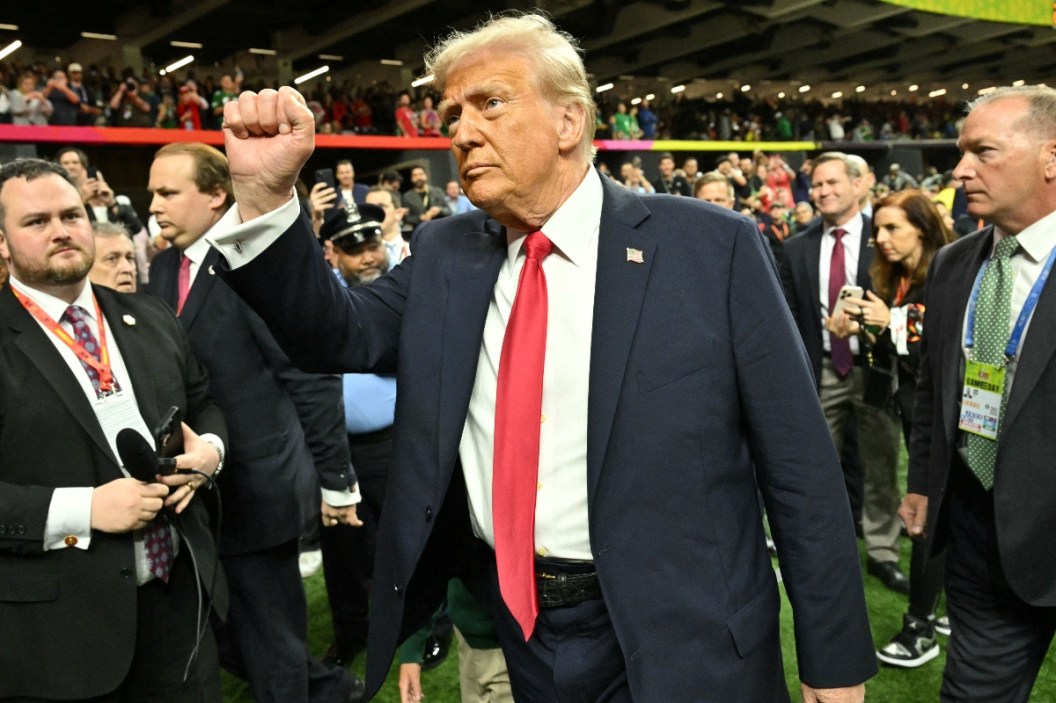 donald-trump-receives-mixed-reaction-while-appearing-at-super-bowl-2025