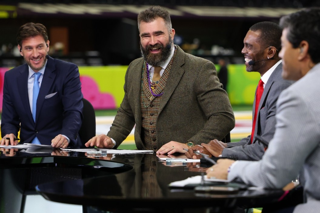 jason-kelce-reacts-to-strange-cleavage-bets-being-place-about-taylor-swift-and-mom-donna