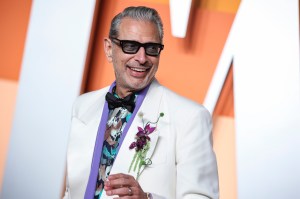 Jeff Goldblum Spotted Checking Out His Own Red Carpet Pictures on His Phone During Oscars