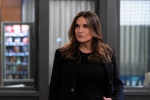 ‘Law & Order: SVU’: Benson and the Squad Arrive at the Crime Scene to Get Some Answers (Exclusive Clip)