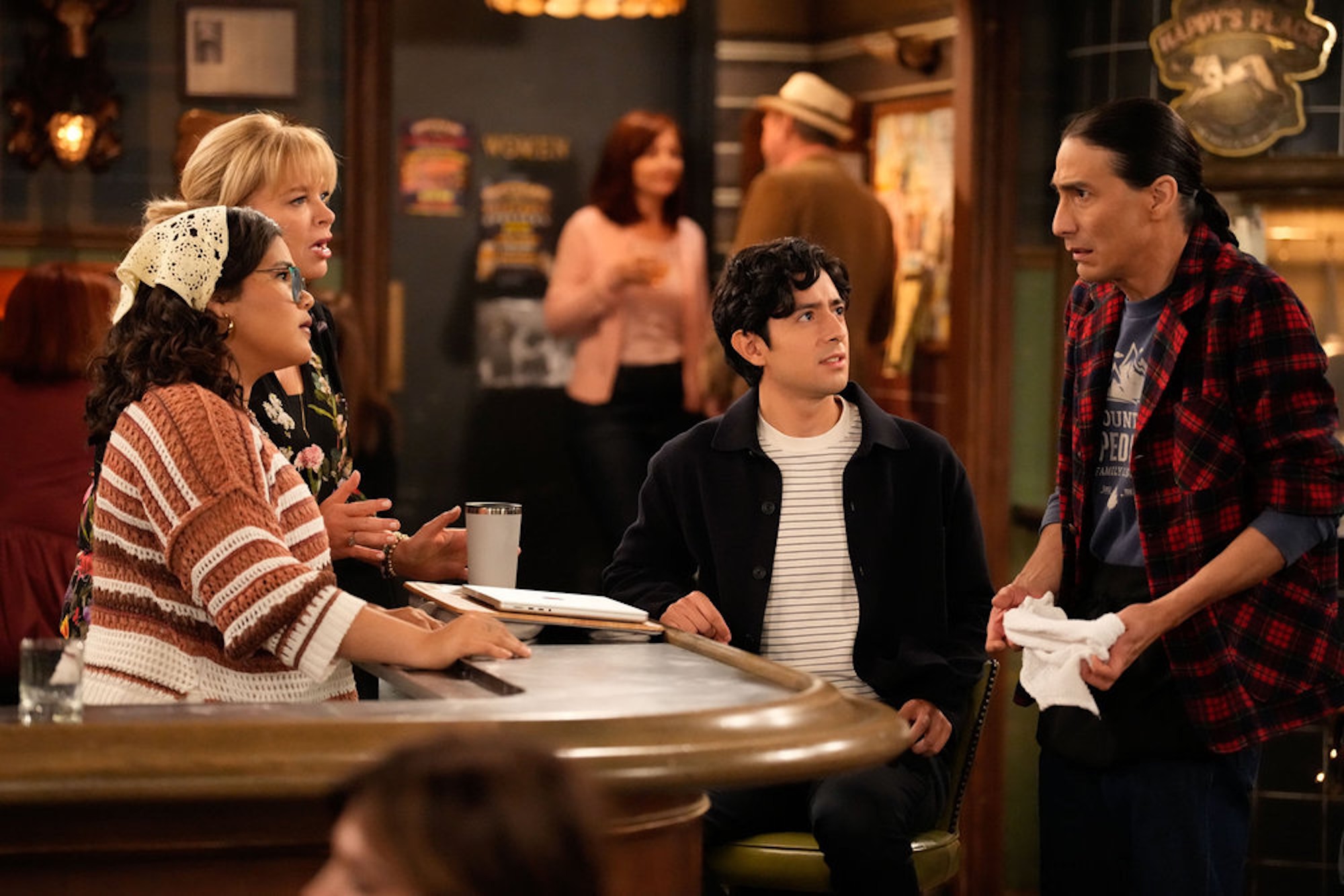 ‘Happy’s Place’ Cast Talk Season 2 Premiere’s Biggest Moments ...