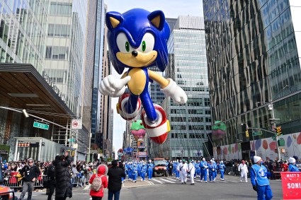 Sonic the Hedgehog Balloon Deflates in Parade Disaster — Similar to 1993 Macy’s Mishap