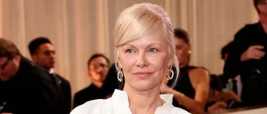 Pamela Anderson Wants an Apology From Seth Rogen, Says She Felt ‘Yucky’ Seeing Him at Golden Globes