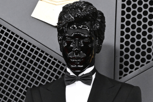 Grammy Winner Shows up to Ceremony Completely Covered With Black Mask