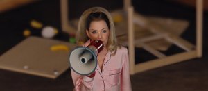 Elizabeth Banks Reveals Weird Food She Ate for New Series ‘The Miniature Wife’