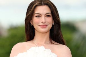 Anne Hathaway Joins Tom Cruise in Sequel to One of His Iconic Movies