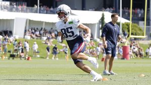 Patriots Lock Up Tight End After Waiving Receiver With Injury Designation