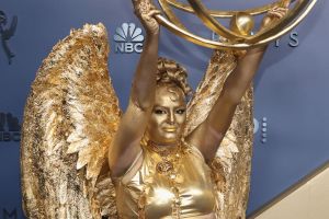 Actress Shows up to Emmys Completely Covered in Gold Paint