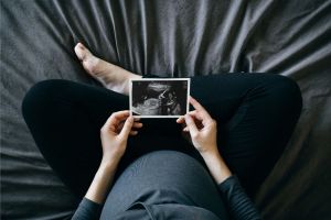 2010s Sitcom Star Announces Pregnancy