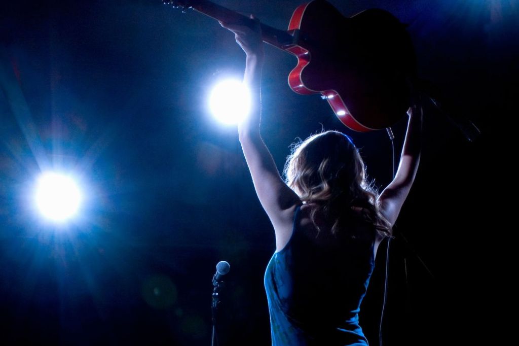 Country Music Star Owns up to Being Too Tipsy During Concert