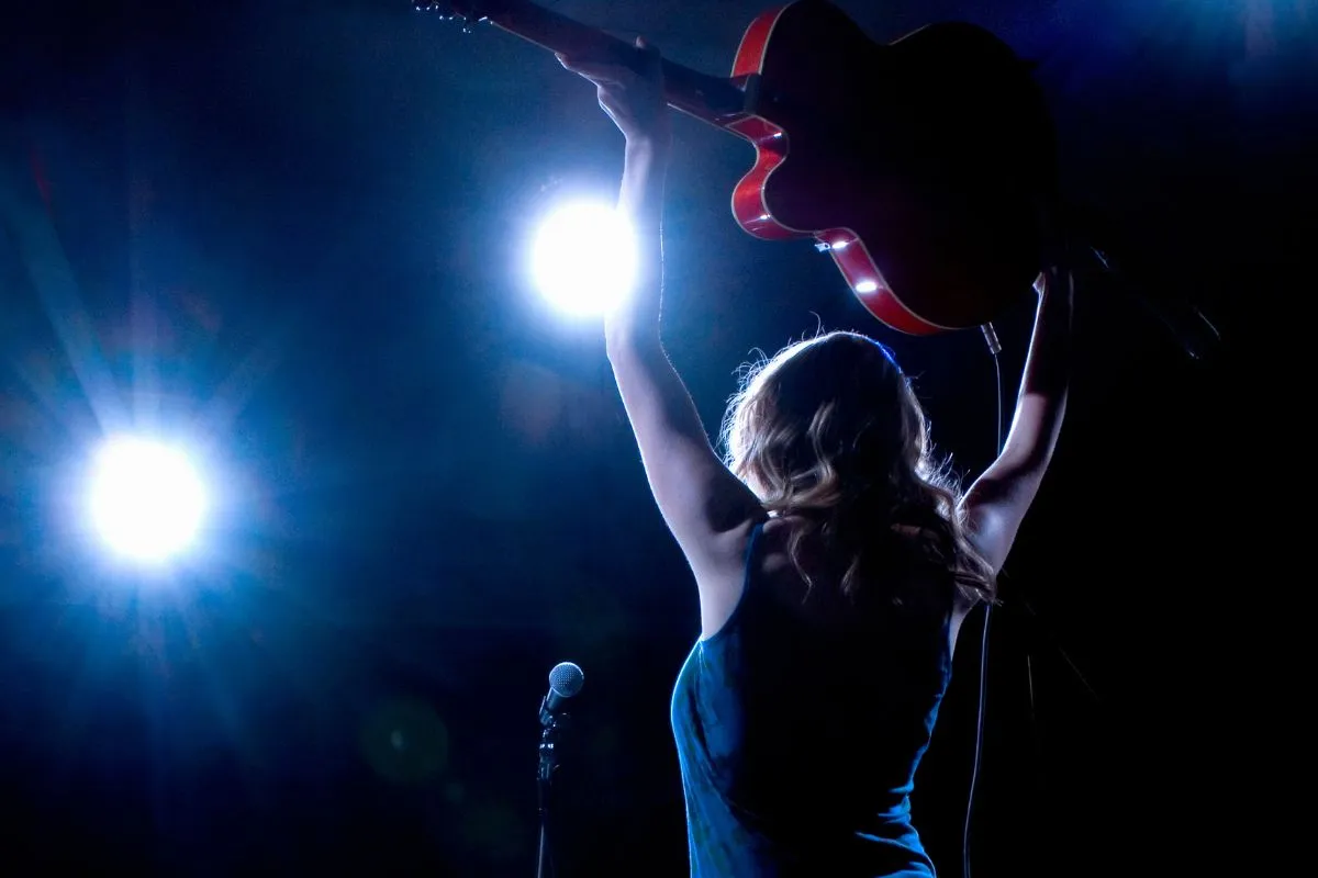 Country Music Star Owns up to Being Too Tipsy During Concert