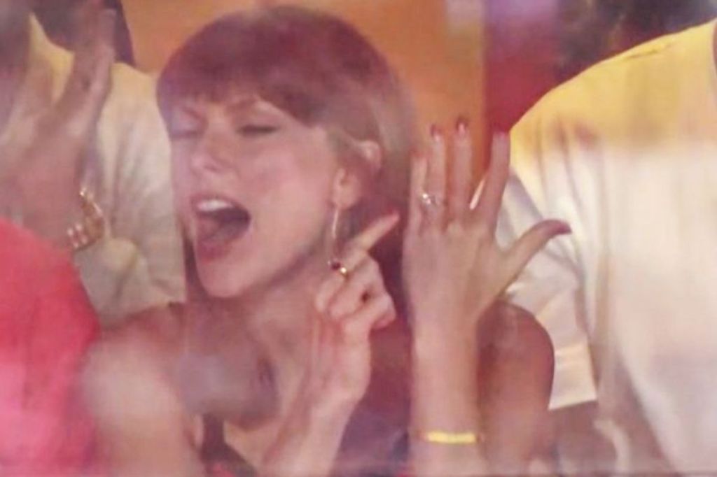 Taylor Swift Shows Off Wedding Ring While Celebrating Husband Travis Kelce’s First Touchdown of the Season