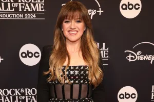 Kelly Clarkson Slams NYC Store After She Receives ‘Pretty Woman’ Treatment From Employee