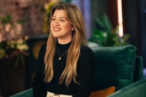 NYC Shop Owner Details ‘Ludicrous’ Interaction With Kelly Clarkson